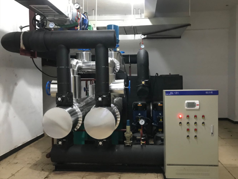 寧鄉(xiāng)大學(xué)創(chuàng)新基地板式換熱機(jī)組安裝現(xiàn)場(chǎng)