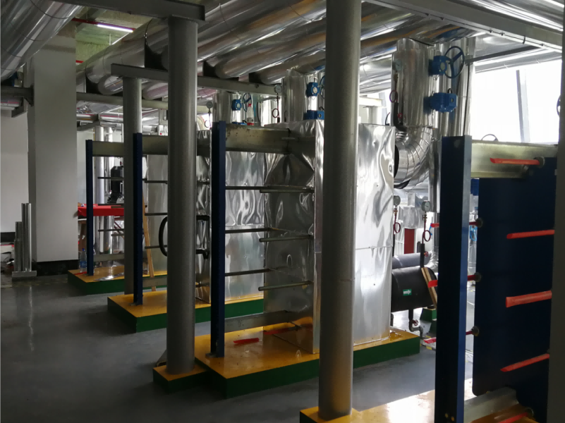 湖南省總工會(huì)板式換熱機(jī)組安裝現(xiàn)場(chǎng)